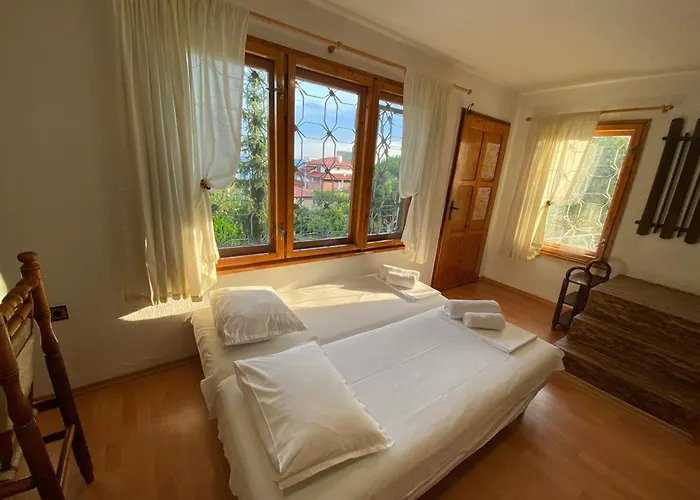 Stella - Private House With Parking Spot, Pool And Sea View Varna